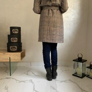 Trench à carreaux couleur foncée